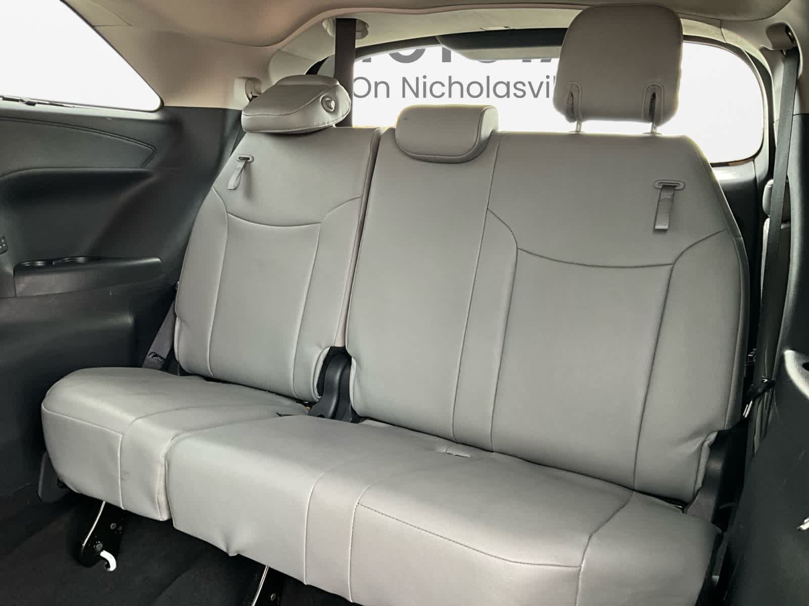 Used 2026 Toyota Sienna XLE FWD image 23