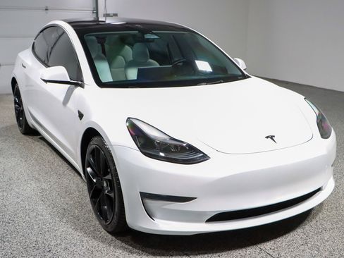Used 2023 Tesla Model 3 Performance image 5