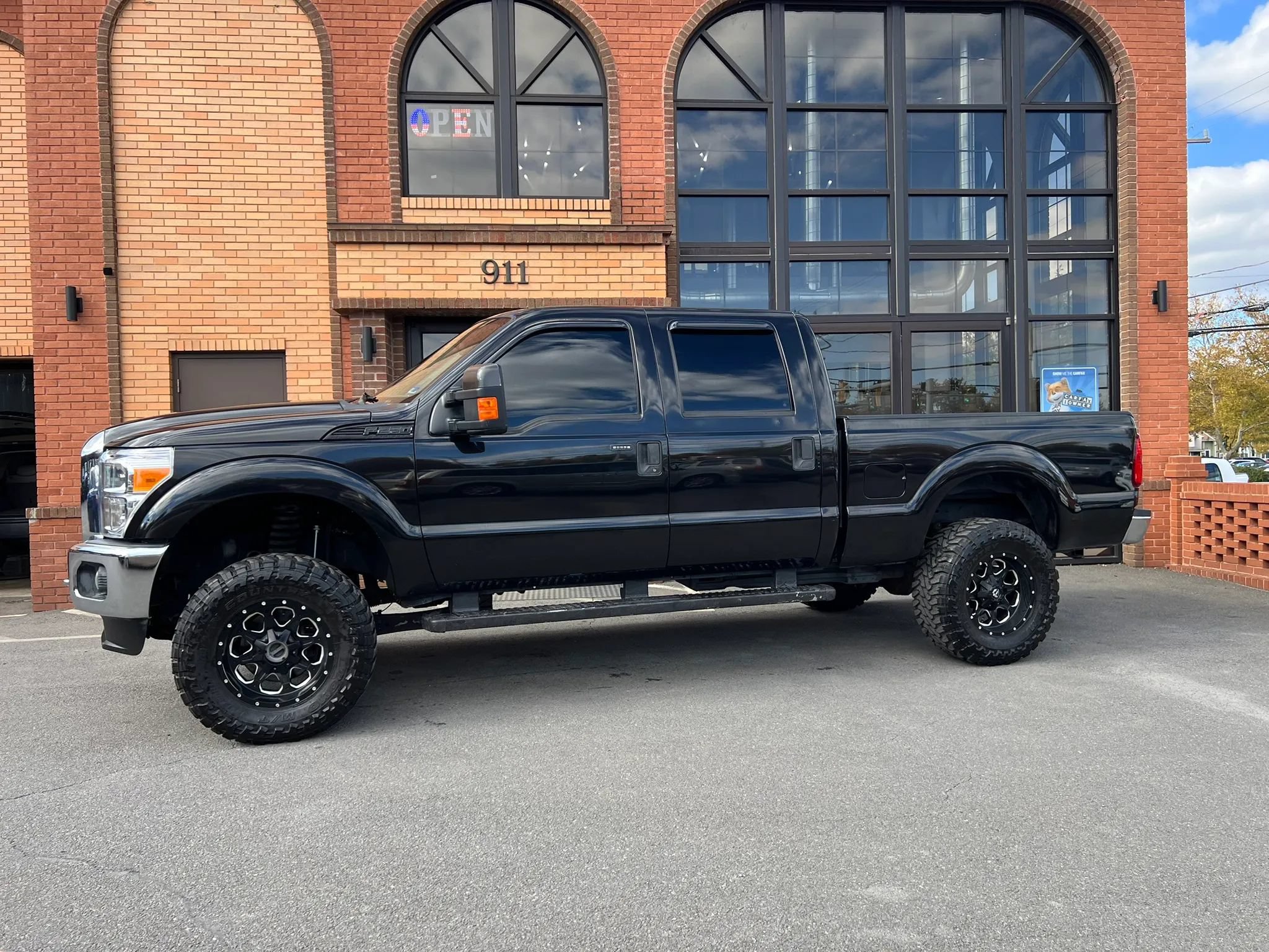 Used 2011 Ford F250 XLT w/ XLT Premium Pkg AWD/4WD image 4
