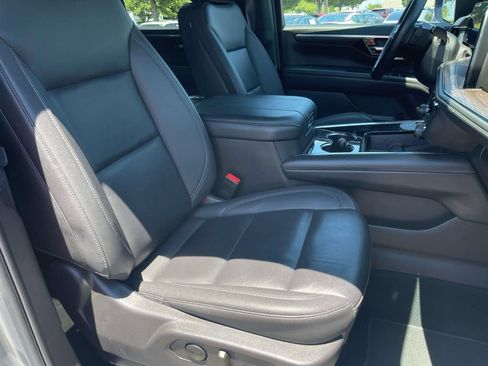 Used 2025 Chevrolet Suburban Z71 AWD/4WD image 36