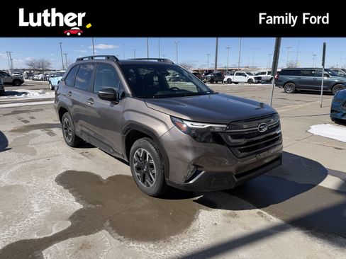 Used 2025 Subaru Forester Premium w/ Convenience Package #1 image 1