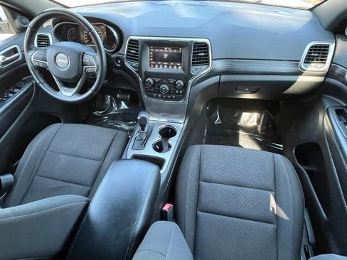 Used 2019 Jeep Grand Cherokee Laredo AWD/4WD image 26