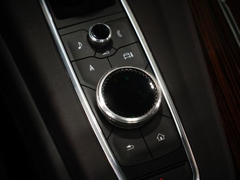 Used 2021 Cadillac Escalade ESV Premium Luxury w/ Driver Assist Tech Package image 29