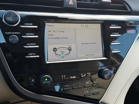 Used 2018 Toyota Camry LE image 15