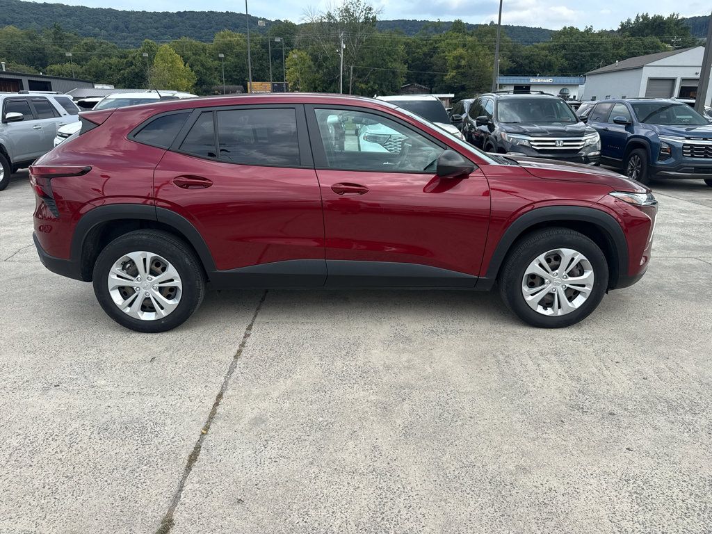 Used 2024 Chevrolet Trax LS w/ Driver Confidence Package FWD image 6