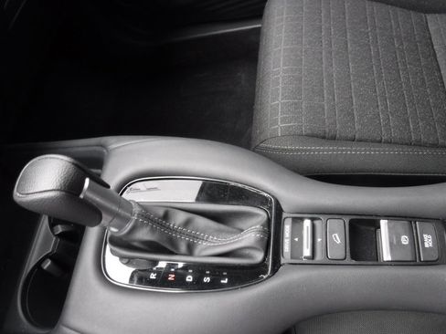 Used 2023 Honda HR-V LX image 16