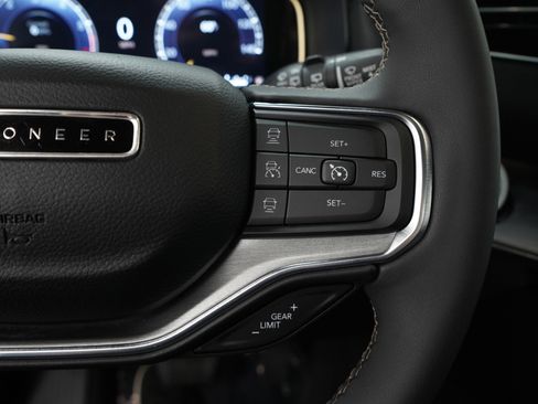 Used 2024 Jeep Wagoneer Series II image 32