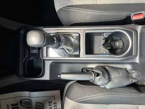 Certified 2022 Toyota Tacoma TRD Off-Road AWD/4WD image 28