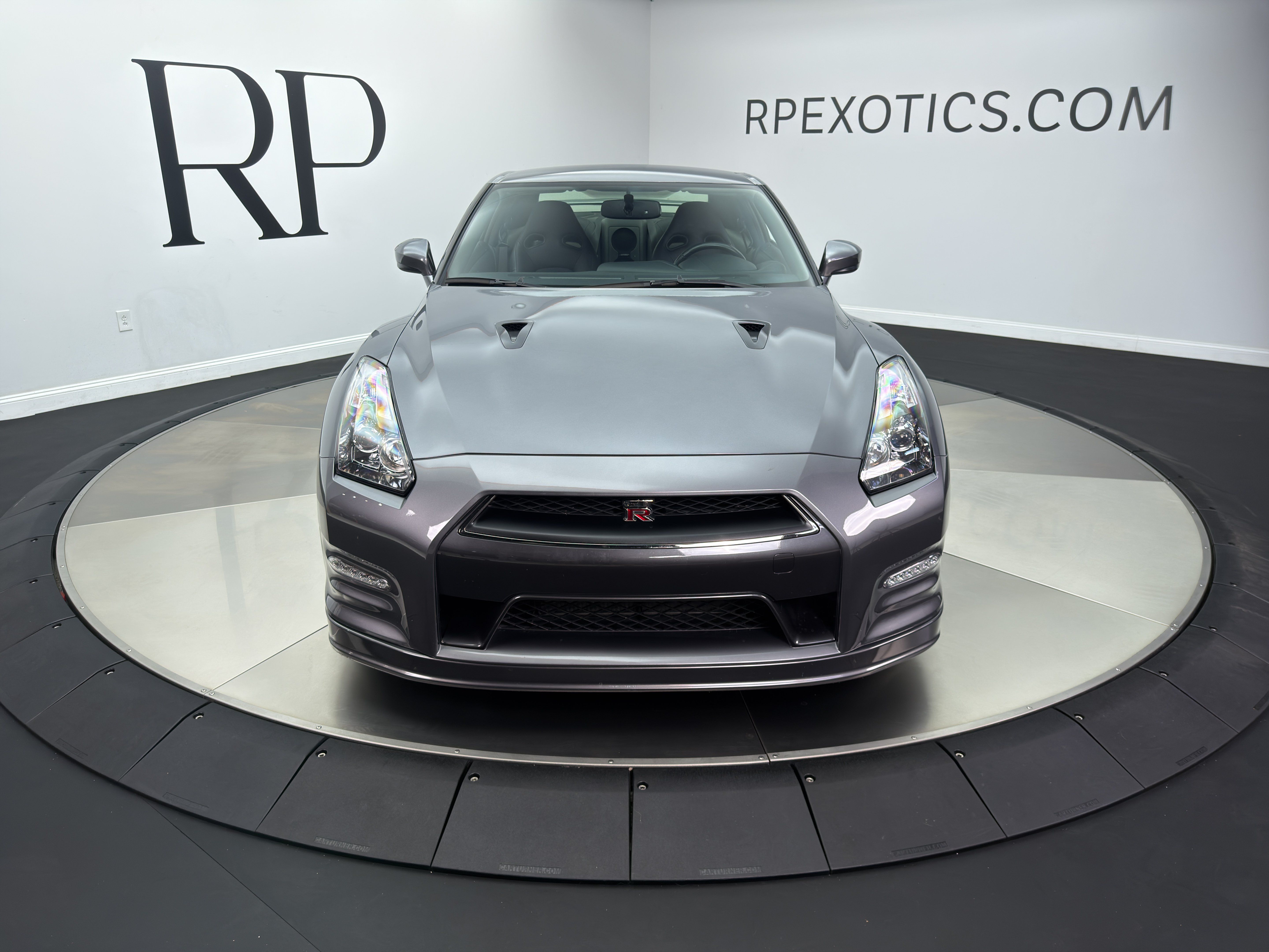 Used 2013 Nissan GT-R Premium AWD/4WD image 2