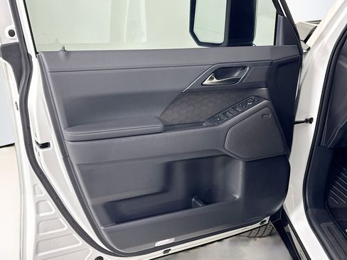 Used 2025 Lexus GX 550 w/ Accessory Package (2T) image 15