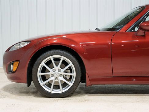 Used 2009 MAZDA MX-5 Miata Grand Touring w/ Premium Pkg image 3