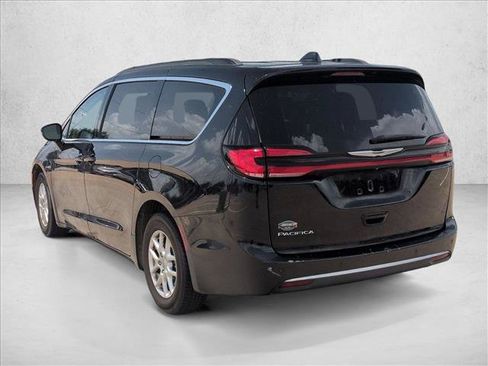 Used 2022 Chrysler Pacifica Touring-L FWD image 8