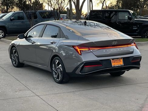 Used 2024 Hyundai Elantra Limited image 4