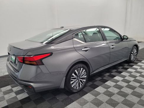 Used 2025 Nissan Altima 2.5 SV FWD image 10