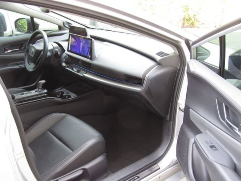 Used 2024 Toyota Prius Limited image 18