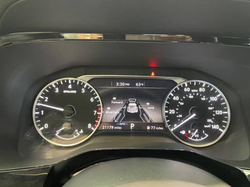 Used 2024 Nissan Pathfinder SV w/ SV Premium Package image 3