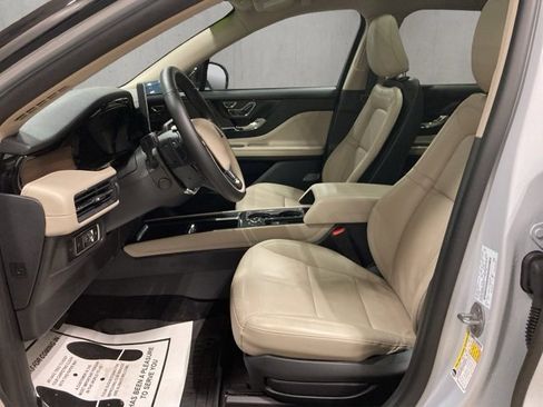 Used 2025 Lincoln Corsair Reserve image 10