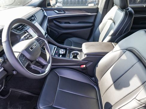 New 2025 Jeep Grand Cherokee L Limited w/ Luxury Tech Group II image 17