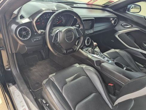 Used 2017 Chevrolet Camaro SS RWD image 9