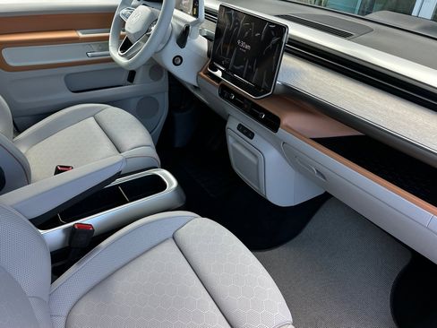 New 2025 Volkswagen ID. Buzz Pro S Plus image 15