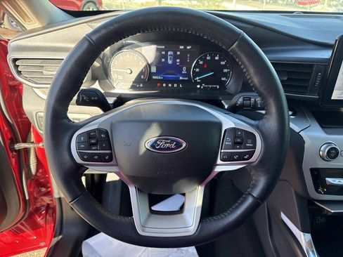 Certified 2022 Ford Explorer XLT w/ Equipment Group 202A image 16