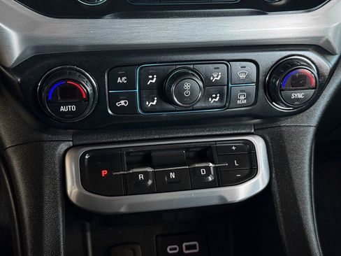 Used 2020 GMC Acadia SLE w/ LPO, Floor Liner Package image 30