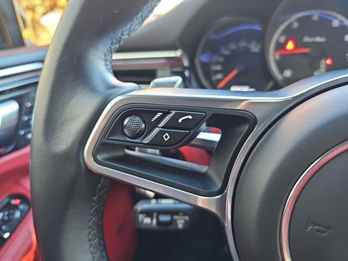 Used 2021 Porsche Macan Turbo image 17