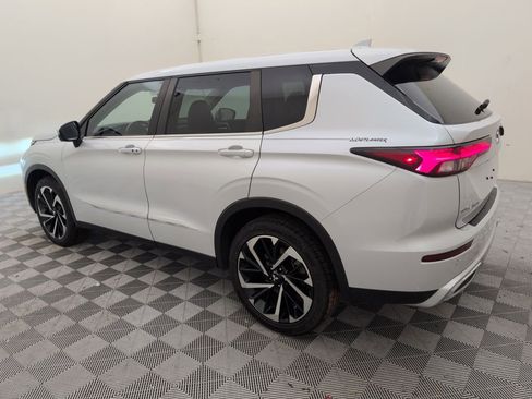 Used 2022 Mitsubishi Outlander SE image 6