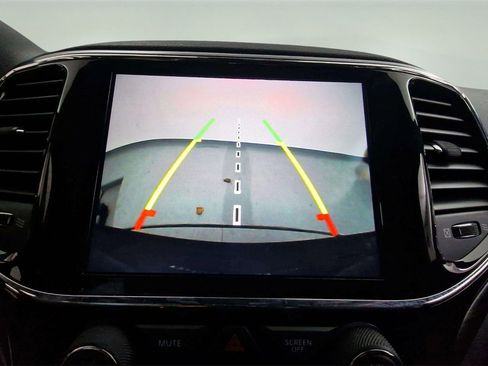 Used 2022 Jeep Grand Cherokee Laredo X image 14