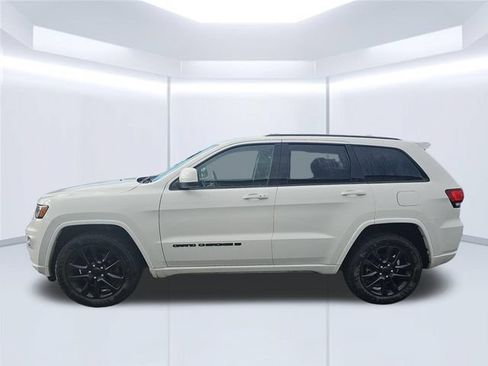 Used 2022 Jeep Grand Cherokee Laredo X AWD/4WD image 2