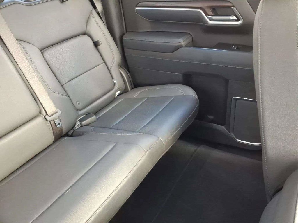 Used 2025 GMC Sierra 1500 SLT RWD image 17
