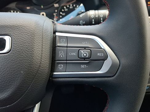 Used 2025 Jeep Compass Trailhawk AWD/4WD image 23