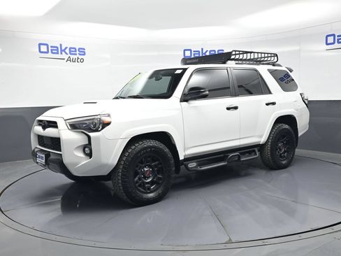 Used 2021 Toyota 4Runner Venture w/ Moonroof Package AWD/4WD image 3