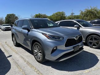 Used 2020 Toyota Highlander Platinum video 1