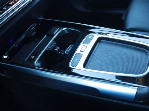 Used 2024 Mercedes-Benz GLB 250 image 17