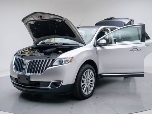 Used 2013 Lincoln MKX AWD image 16