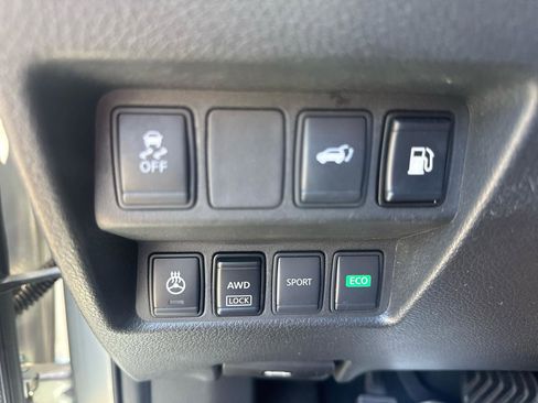 Used 2018 Nissan Rogue SV w/ Premium Package AWD/4WD image 18