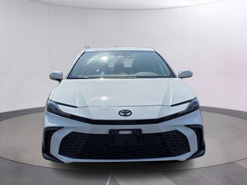 Used 2025 Toyota Camry SE w/ Convenience Package FWD image 2