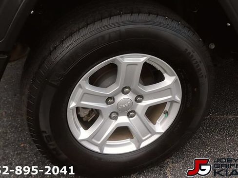 Used 2023 Jeep Wrangler Sport AWD/4WD image 9
