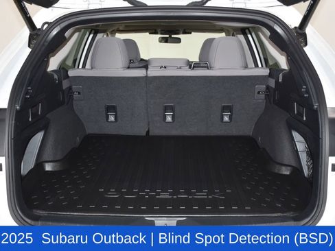 Used 2025 Subaru Outback Premium image 27