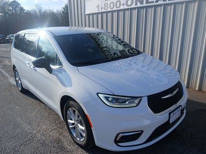 New 2026 Chrysler Pacifica Select