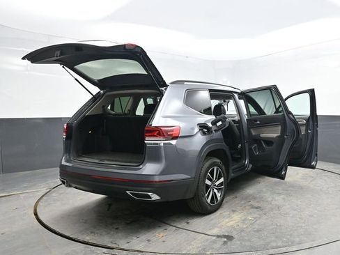 Used 2023 Volkswagen Atlas SE image 40