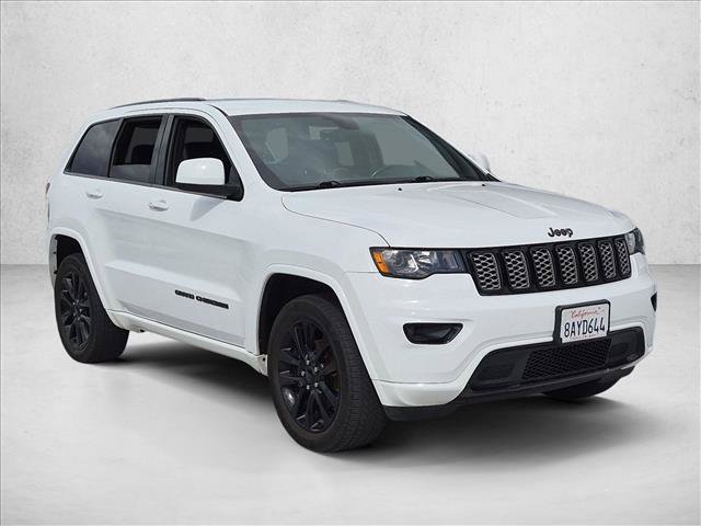 Used 2018 Jeep Grand Cherokee Altitude AWD/4WD image 3
