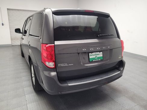 Used 2019 Dodge Grand Caravan SXT image 6