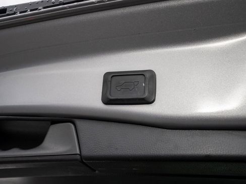 Used 2019 Toyota RAV4 XLE Premium image 6