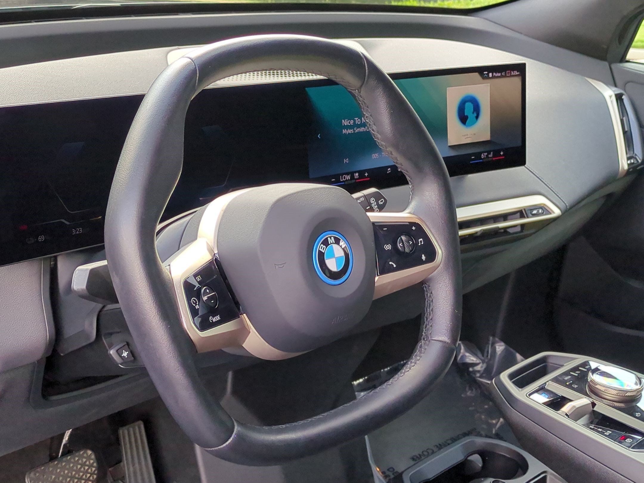 Certified 2024 BMW iX xDrive50 w/ Premium Package AWD/4WD image 18