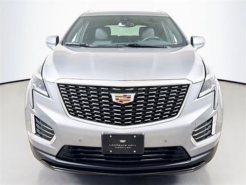 New 2025 Cadillac XT5 Luxury image 2