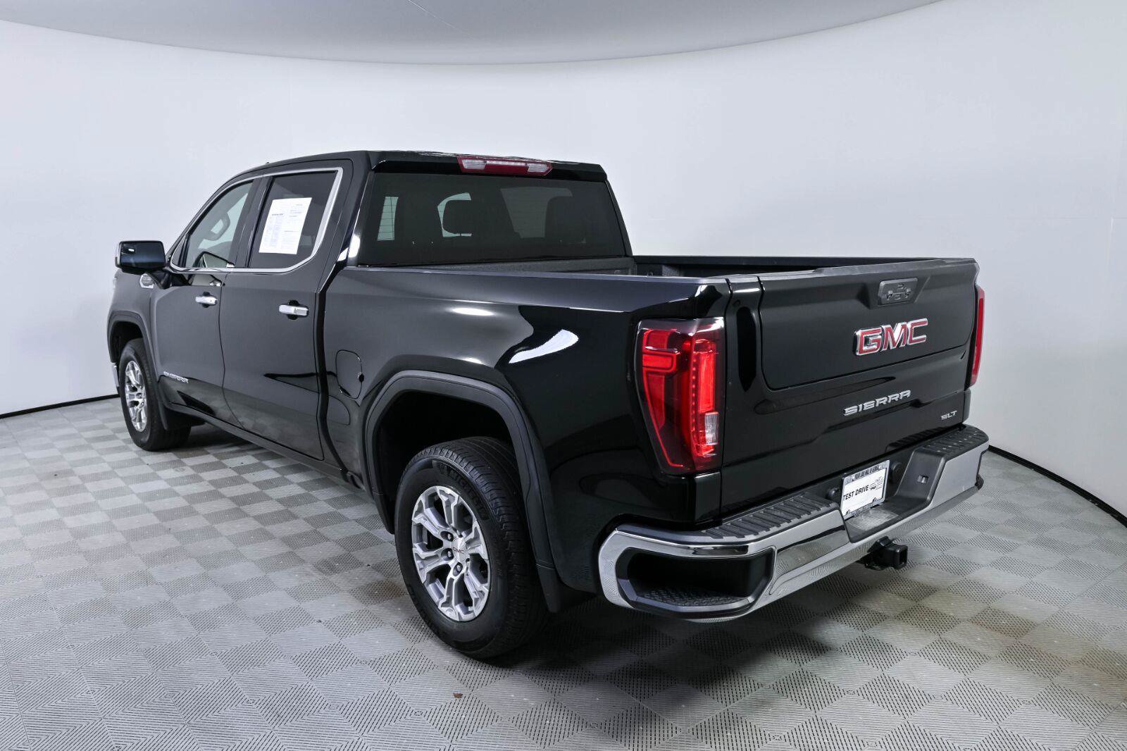 Used 2025 GMC Sierra 1500 SLT RWD image 3