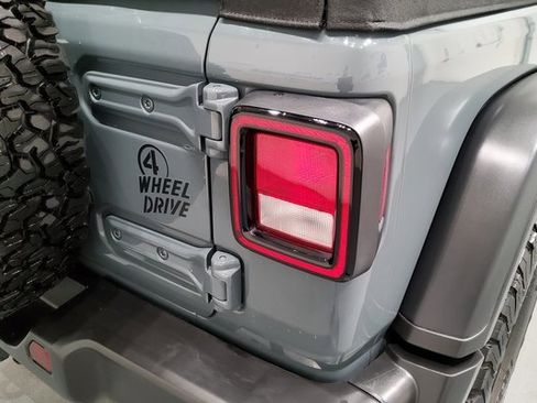 Used 2024 Jeep Wrangler Willys image 9