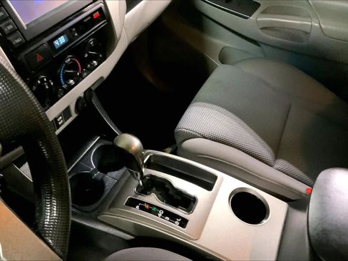 Used 2013 Toyota Tacoma 4x4 Access Cab V6 w/ TRD Off-Road Pkg image 17